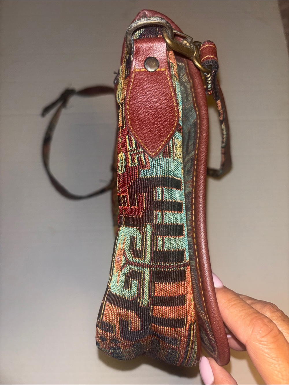 VINTAGE SOUTHWESTERN TAPESTRY CARPET BAG BURGUNDY LEATHER TRIM GEOMETRIC DESIGN - Picture 7 of 14